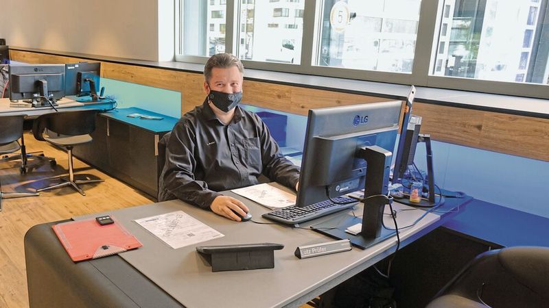 Serviceberater Lutz Prüfer ist bei Kunzmann der Verantwortliche für die Schnelldiagnose. Innerhalb von 45 Minuten muss er für den Kunden eine Lösung gefunden haben.(Bild:  Rosenow/»kfz-betrieb«)