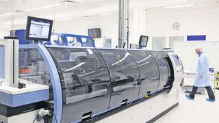 Farb- und Laserpersonalisierung der neuen Personalausweise in der Bundesdruckerei (Archiv: Vogel Business Media)