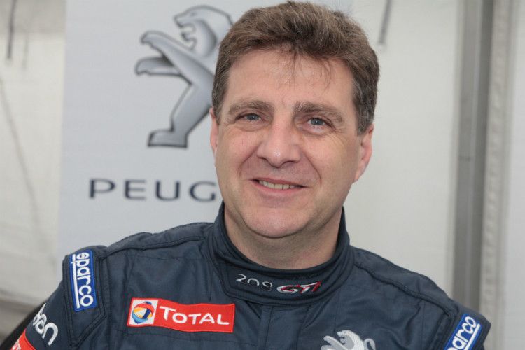 Autohausbesitzer Jürgen Nett feierte beim Saisonauftakt der VLN Langstreckenmeisterschaft Nürburgring gemeinsam mit Stéphane Caillet und Michael Bohrer den ersten Klassensieg auf dem 208 GTi. (Foto: Peugeot)