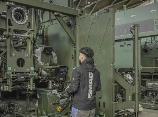 Belohnter Mut! Mobile Antennensysteme für den militärischen Einsatz sind die Domäne von SMAG aus Salzgitter. Nun hat der Spezialist den Weg an die Börse gewagt und das hat sich ausgezahlt ...(Bild:  SMAG)