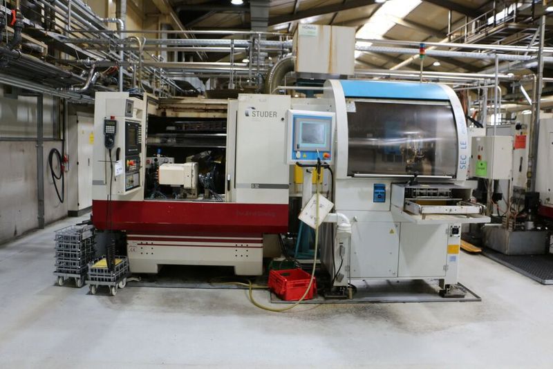 ... aber auch diese Studer S 32, bei der es sich um eine CNC-Außenrundschleif-Maschine handelt. (Bild: Surplex)