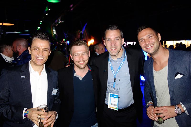 Diese Jungs rocken gleich die Tanzbühne (v. l.) Denis Krüger, Ingram Micro, mit Christian Rendel, Jacob Elektronik, Patrick Hottel, Ingram Micro, und Hendrik Hörschelmann, Jacob Elektronik. (Bild: IT-BUSINESS)