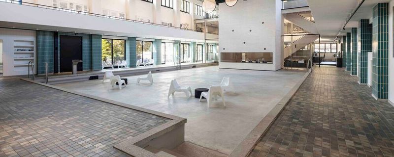 Das zur Event-Location umgestaltete Hallenbad Ost in Kassel dient als Veranstaltungsort für die Foren-Tage 2023.