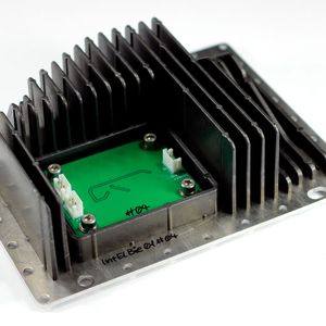 Funktionsmuster mit ausgewählter neuer anorganischer Vergussmasse für die Elektronik.(Bild:  Fraunhofer IMWS)