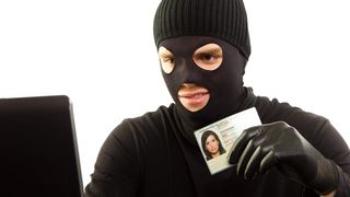 Kriminelle ertricksen sich mit den hinterhältigsten Mitteln die Daten ihrer Opfer. Dabei werden nach Meinung der Security-Experten im Jahr 2013 immer häufiger Angriffe von Sicherheitssystemen unerkannt bleiben. (Bild: drubig-photo, Fotolia.com)