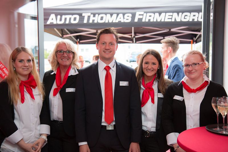 Auch das Team des Autohauses präsentierte sich den künftigen Seat-Kunden. (Auto Thomas)