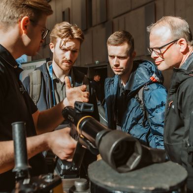 Der fachliche Austausch untereinander ist das, was die Schraubtec bei Besuchern und Ausstellern so beliebt macht. (Bild: Camilo Amaya)