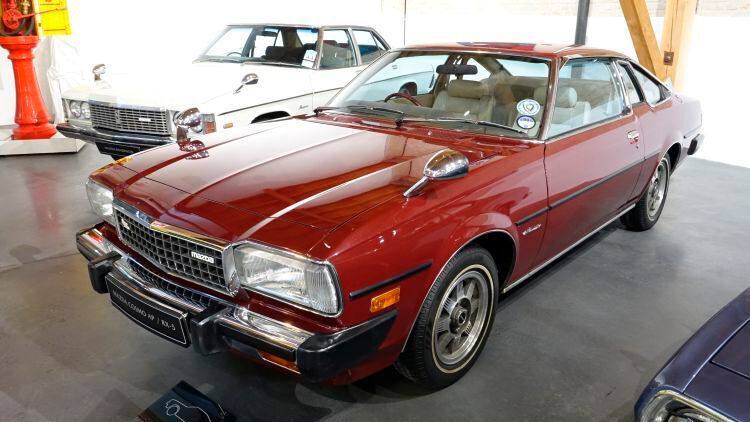 Der Mazda RX-5 (in Japan „Cosmo AP“) war ein von 1975 bis 1981 produziertes zweitüriges Mittelklasse-Coupé. Es war die Wankelmotorvariante des mit einem 1,8 Liter großen Vierzylinder-Reihenmotor angebotenen „Mazda 121“.  Der RX-5 basierte technisch auf dem Mazda RX-4, besaß aber eine hintere Mehrlenkerachse und hintere Scheibenbremsen.  (Bild: Dominsky/»kfz-betrieb«)