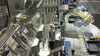 Robotergesteuerte Vial-Füllmaschine (RVFM5), Blick vom Tunnel (Bild: Steriline)