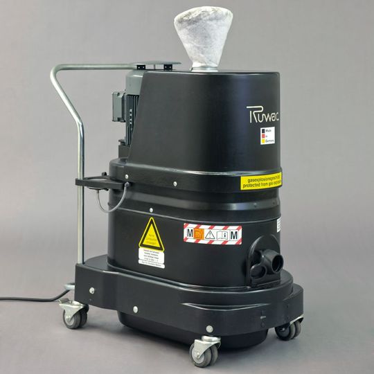 Die Gas-Ex-Sauger, die Ruwac auf der Powtech zeigt, sind „tried and tested“ nach TRBS 2153.(Bild:  Ruwac)