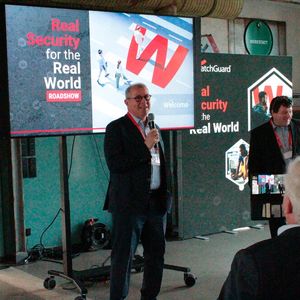 Partner-Roadshow 2025 „Zero Trust Network“: Eröffnet wurde die Partner-Roadshow von Frédéric Saint-Joigny, der seit Sommer 2025 in der Rolle als Vice President EMEA Sales bei Watchguard Technologies Verantwortung für die regionale Vertriebsstrategie trägt.(Bild:  Watchguard Technologies)