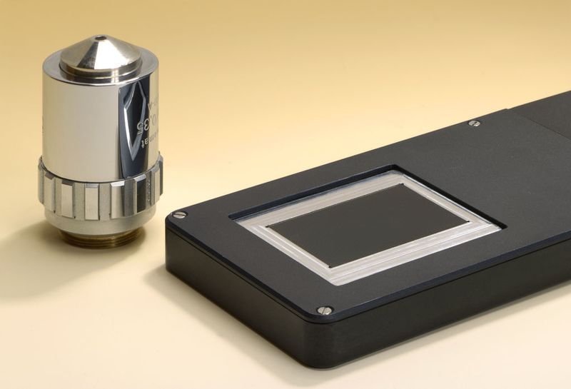 Lasertechnik in der medizinischen Therapeutik and Diagnostik: Flaches Mikroskop des Fraunhofer IOF.  (Bild: Messe München)