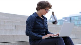 Der Einzug mobiler und in leistungsfähige Netze eingebundener Endgeräte in die Arbeitswelt transformiert Wirtschaft und Gesellschaft, zeigt die Bitkom-Studie „Arbeit 3.0“. (Bild: Bitkom)