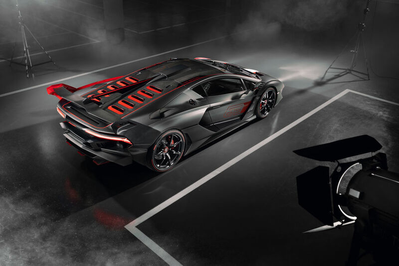 Lamborghinis Motorsportabteilung Squadra Corse bietet seit neustem ganz auf den individuellen Geschmack seiner Kunden abgestimmte Fahrzeugumbauten an. (Lamborghini)