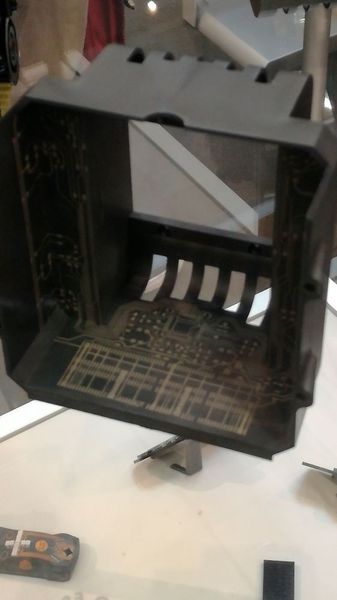 ...Sie wurde vor dem Hintergrund entwickelt, dass technische Systeme eine hohe Funktionsdichte auf engem Raum ermöglichen...  (Richter/konstruktionspraxis)