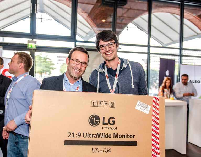 Glückliche Gewinner bei der traditionellen CPN-Tombola am Ende der iGNITION (Nic Fey)