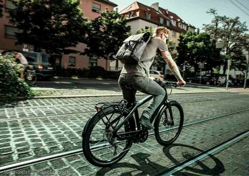 Mit Tretlagermotor und integriertem Akku zeigt dieses schnelle E-Bike glatte Flächen und elegante Formen. (Quelle [´www.winora.de | pd-f´])
