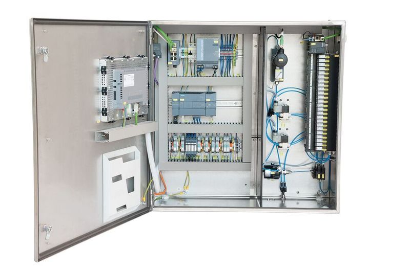 Da das Permeat-Monitoring-System auf der Ventilinsel Typ 8640 basiert, ist es gut skalierbar und eignet sich für kleine bis größte Anlagen, in denen beispielsweise bis zu 200 Druckrohre in einem Schaltschrank überwacht werden.  (Bürkert Fluid Control Systems)