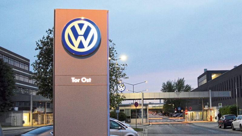 Die Neuwagenproduktion des Volkswagenkonzerns könnte in diesem Jahr wegen fehlender Halbleiter stark leiden.(Bild:  Rehberg / »kfz-betrieb«)