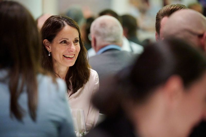 Impressionen vom ELEKTRONIKPRAXIS Frühlingsfest 2023 im Ketterer Kunst mit der Verabschiedung von Johann Wiesböck.  (Bild: © EYE AM CHRIS)