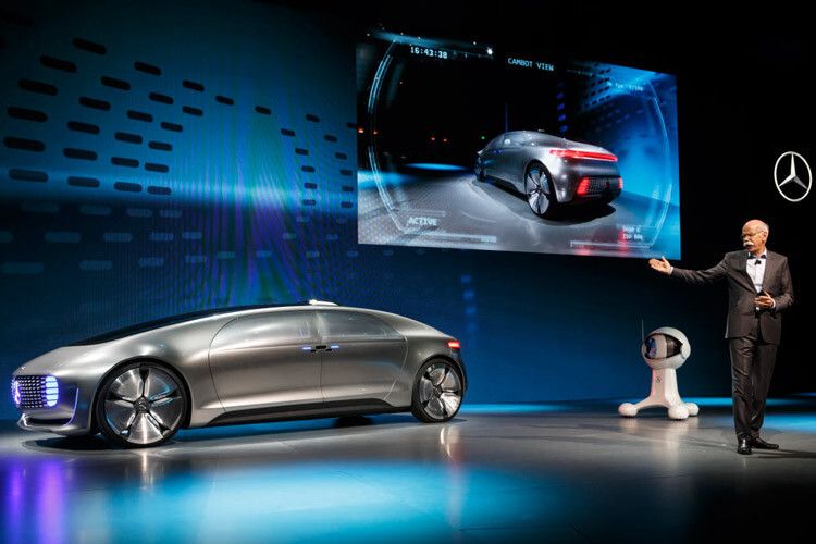 Auch Daimler-Chef Dieter Zetsche ist begeistert. (Foto: Daimler)