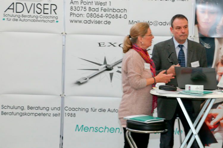 Dritter Partner der Veranstaltung war die Beratungsfirma Adviser (hier mit Brigitte Schneider und Ralph Küstner). (Foto: Dialogmanufaktur)