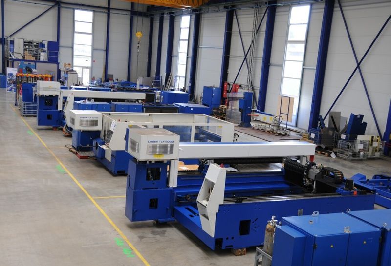 Ein Blick in die moderne Aufbereitungshalle von mteg: Dort werden Trumpf-Gebrauchtmaschinen wieder fit gemacht. (Bild: mteg)