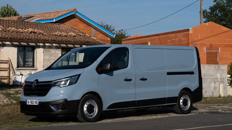 300 Kilometer Reichweite sind ebenso alltagstauglich wie die breite Auswahl an Ladesystemen. (Bild: Renault)