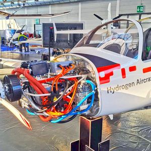 Am Stand A7-221 zeigt die THWS das Innenleben ihres Flugzeuges. (Bild:  Roland Oppelt – THWS)