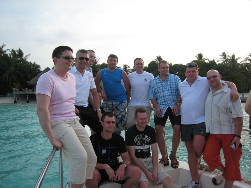 V.l.n.r.: Thomas Giehl (Idcom), Wolfgang Hüttner (Epsilon), Nico Karl (SMV), Dieter Koralenko (Handyshop Koralenko), Torsten Steinbrück (SMV), Lothar Kettemann (Kettemann & Püschel), Sergey Lisner und Sergey Rednik (beide Unicom). Sitzend (v.l.n.r.): Sergey Reznitskiy (Unicom), Wolfgang Röbig (Big Mobile). (Archiv: Vogel Business Media)