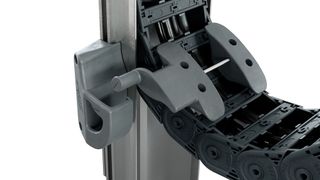 Der TKVG ist für Energieketten Uniflex Advanced 1555 ausgelegt. Zu haben ist er ab einer Innenbreite von 75 Millimetern und einem Krümmungsradius von 125 Millimetern. (Bild: Tsubaki Kabelschlepp)