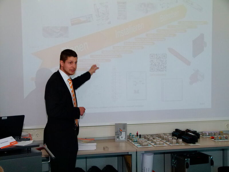 „Der Weidmüller Configurator (WMC) ist übersichtlich und intuitiv bedienbar. Alles was ich tue wird mir direkt angezeigt. Assistententools unterstützen die Planung, schlagen passendes Zubehör vor und zeigen Fehler an“, sagt Dr. Bernhard Gorny, Leiter Product Lifecycle Management bei Weidmüller. (S.Häuslein/konstruktionspraxis)