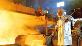 In Gießereien herrschen extreme Umgebungsbedingungen. Daher weisen Schaltschrank-Kühlgeräte eine geringe Lebensdauer auf, was aufwändige Wartungszyklen verursacht. (@Laurentiu Iordache/Fotolia.com)