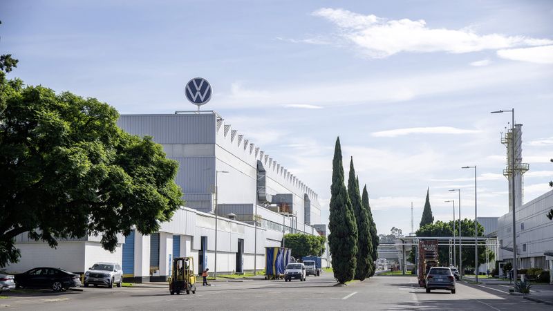 Besonders betroffen von den US-Strafzöllen wäre der Volkswagen-Konzern. Im Werk Puebla (Foto), Mexiko, werden die Modelle Jetta und Tiguan gefertigt, etwa 60 Kilometer entfernt in San José Chiapa der Audi Q5.(Bild:  Volkswagen)