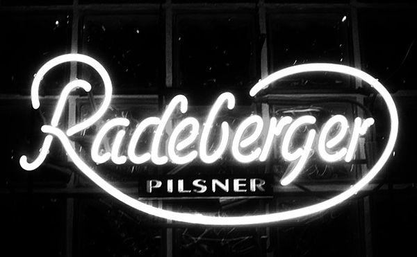 Platz 4: Radeberger Pils mit 12,01 Mikrogramm Glyphosat pro Liter Bier.(Eine Gefährdung für den Konsumenten besteht nach Einschätzung des Bundesinstituts für Risikobewertung jedoch erst ab einem täglichen Konsum von 1.000 Liter Bier.)Weitere interessante Beiträge rund um die Themen Messtechnik und Bierbrauerei: - Bier aus australischem Kult-Brotaustrich Vegemite  - 31Pils – das Chemiker-Bier  - Deutsche Biere sind mit Glyphosat belastet  Bild: C.K.Hartman / CC BY 2.0 / https://www.flickr.com/photos/cheezepix/4252612542 (Bild: C.K.Hartman / CC BY 2.0)
