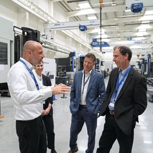 During the press tour through the assembly plant of the Performance Line (from left to right): Manuel Paland (Head of Technology), Linda Hanzlik (Head of Marketing), Thilo Borbonus (Managing Partner) and Holger Röhr (Editor-in-Chief, Konradin Verlag).(Image: Nastassja Neumaier)