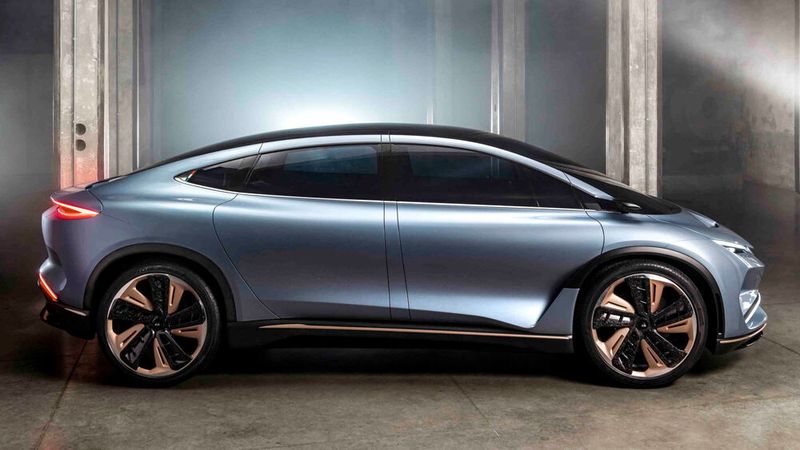 E-Plattform sei Dank: Das Aehra SUV bietet eine langgestreckte Dachlinie und kurze Karosserieüberhänge. (Bild: Aehra/Olaf Pignataro)