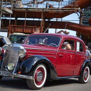 Historische Fahrzeuge vor historischer Kulisse bietet das Treffen. Motto: alle Modelljahre, alle Baureihen – hauptsache ein schöner Stern!(Bild:  Schöne Sterne)