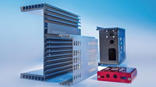 Das CTX-Spektrum an kühlenden Gehäuselösungen umfasst maßgeschneiderte Frontplatten ebenso wie Gehäuseteile in Druckguss, Profil- oder Stanzbiegetechnik sowie technische Aluminiumteile. (Bild: CTX)