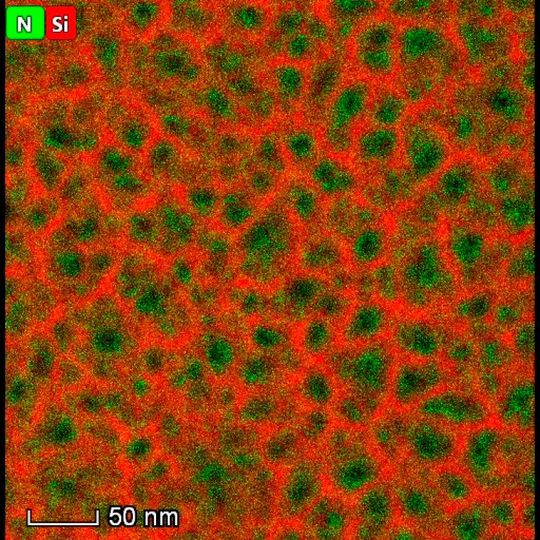 TEM-Aufnahme des npSi/PPy-Kompositmaterials (npSi = nanoporöses Silizium; Ppy = Polypyrrol). (Bild:  HZG/TUHH)