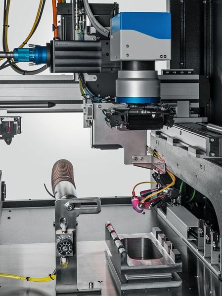 Überwachen und dokumentieren: mit einer Vi­sion-​Software und Kamera ausgerüstetes 5-Achs-Laserschweissmodul.  (CP Automation)
