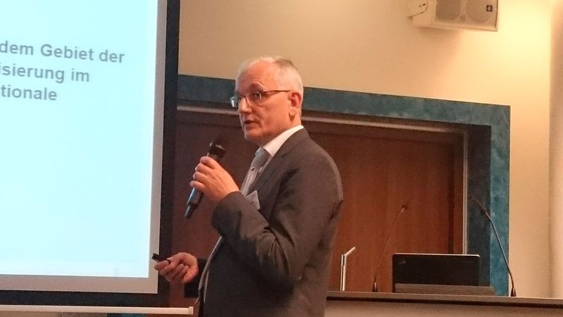 Reinhold Pichler, DKE, stellte das Projekt SCI4.0 (Standardization Council Industrie 4.0) (Bild: Sariana Kunze/elektrotechnik)