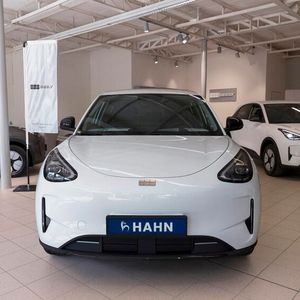 Eingezogen ist die Marke Geely in den ehemaligen Skoda-Showroom der Autohausgruppe.(Bild:  Hahn-Gruppe)