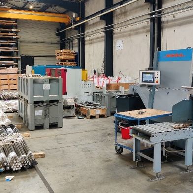 Im Vorfeld der Investitionen in neue Metallsägen, haben ACNIS und Meba gemeinsam intensiv an den Anforderungen des Titanhändlers gearbeitet. (Bild: Meba)