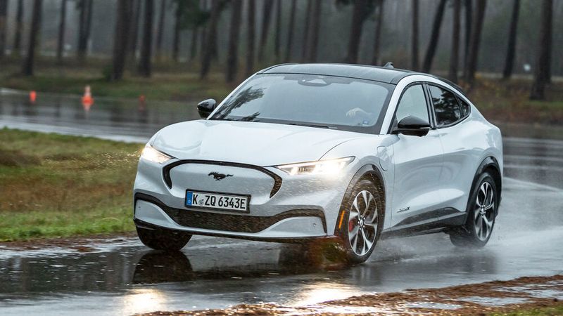 Ford startet 2021 mit dem Mach-E voll ins Elektro-Zeitalter. (Ford)
