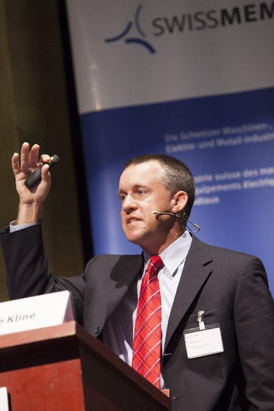 In seinem Referat «Investitionen der Industrie in den USA heute» machte Steve Kline jr., Gardner Business Media, Cincinnati, klar, dass er die Möglichkeiten für MEM-Firmen in den USA positiv beurteilt. (Bild: Swissmem)