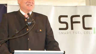 „Innovative und dynamische Mittelständler wie die SFC sind die Garanten bayerischer Wirtschaftskraft. Der Neubau des Firmensitzes in Brunnthal ist ein starkes Signal für den Wirtschaftsstandort gerade in der jetzigen schwierigen wirtschaftlichen Gesamtsituation,“ Horst Seehofer (Archiv: Vogel Business Media)