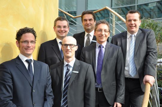 Leiten das Lueg-Center Essen: (v. li.): Bernd Wrigge (Serviceleiter), Ralf Schütte (Marketing), Frank Burbach (Verkauf GW), Martin Carl (Vertrieb Pkw), Benjamin Kaiser (Verkauf NW), Stefan Jansen (Centerleiter). (Archiv: Vogel Business Media)