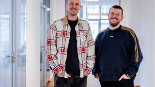 Präventivschlag! Paul Staat (links) und Philipp Mackesensen von der Ruhr-Universität Bochum (RUB) haben neue Angriffsmöglichkeiten auf Wi-Fi entdeckt. Ihre Entdeckung kann Kriminelle aufhalten, auch wenn sie glauben, neue Tricks auf Lager zu haben. (Bild: RUB / Marquard)