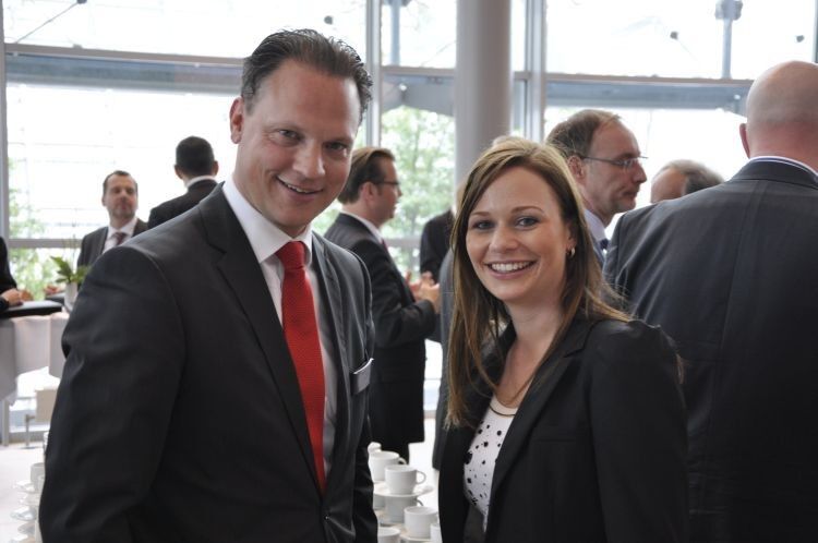 Jascha Bräuer (Santander Consumer Bank) und Daniela Peter (Autohaus Peter) mischten sich ebenfalls unter den Gäste. (Foto: Richter)